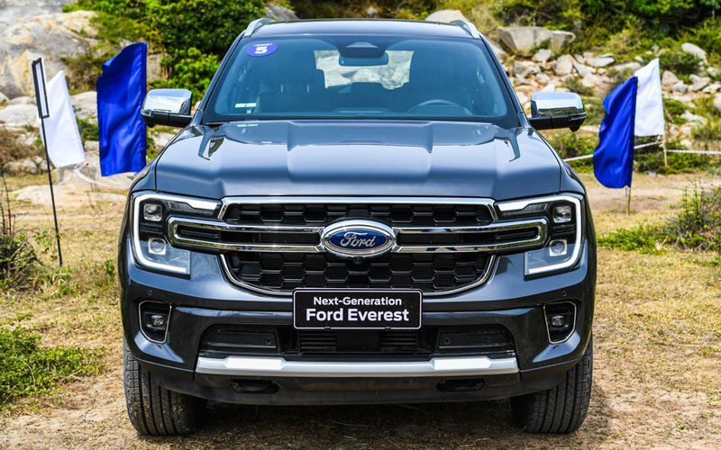 Ford_Everest_2022-titanium+_1