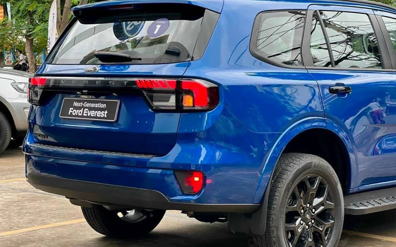Ford_Everest_sport_2023_1