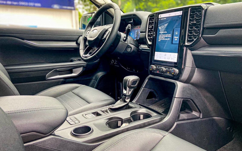 Ford_Everest_sport_2023_2